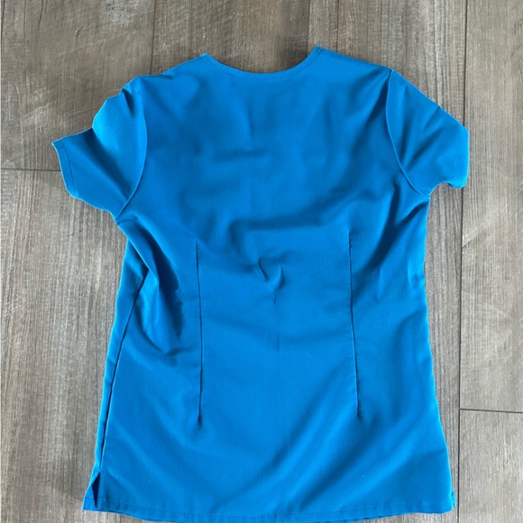 FIGS ALPS BLUE CATARINA TOP - Picture 3 of 3
